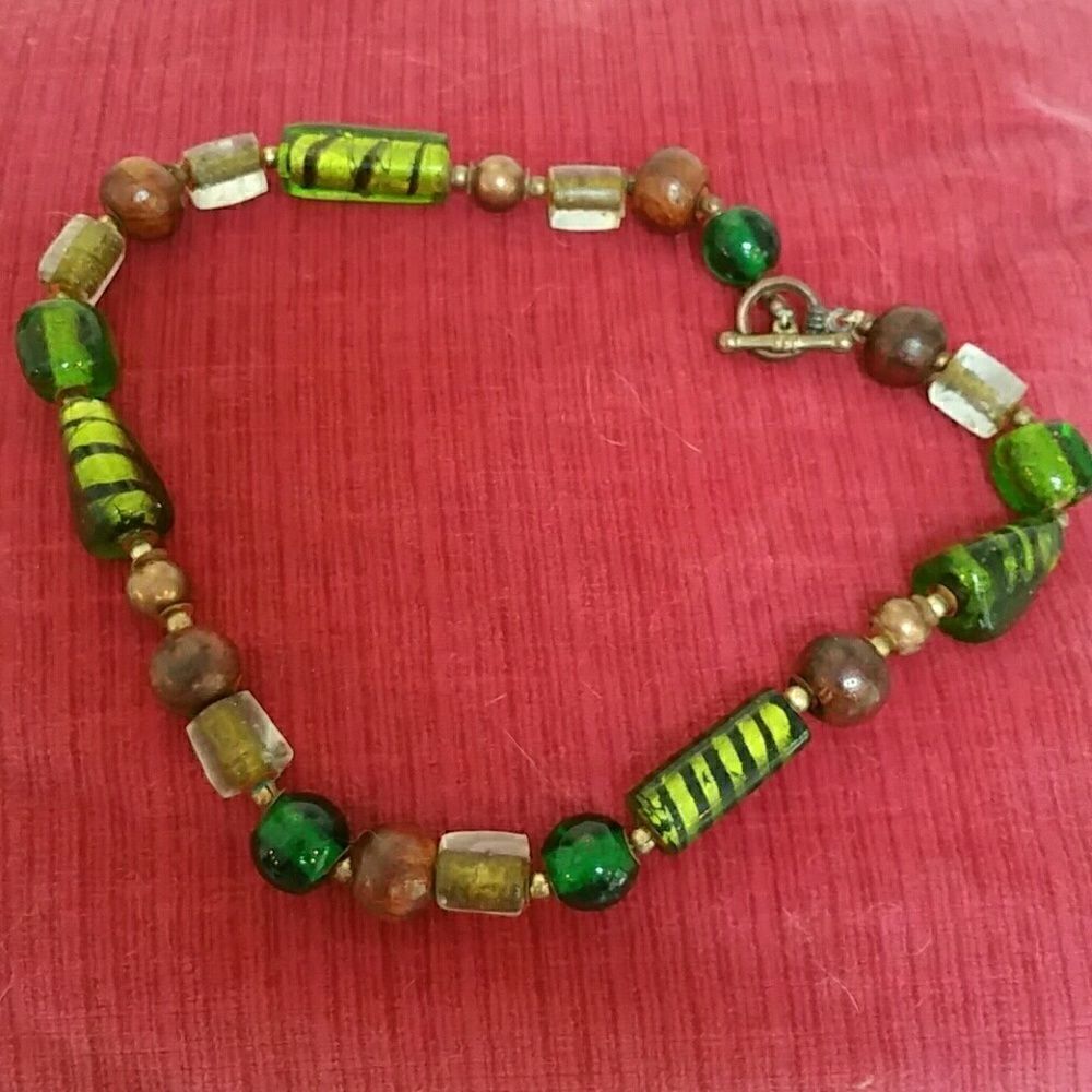 FUN GORGEOUS GREEN BEADS NECKLACE